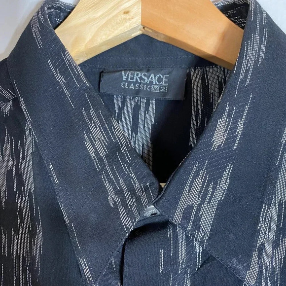 Vintage Versace Classic V2 Men's Size 39 Long Sleeve Patterned Button Down Shirt - Picture 6 of 16